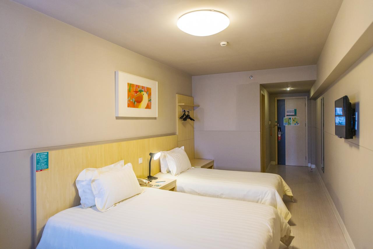 จินเจียง เมโทรโปโล เจิ้นเจียง เรลเวย์สเตชั่น ว่านต้าพลาซา Hotel ภายนอก รูปภาพ