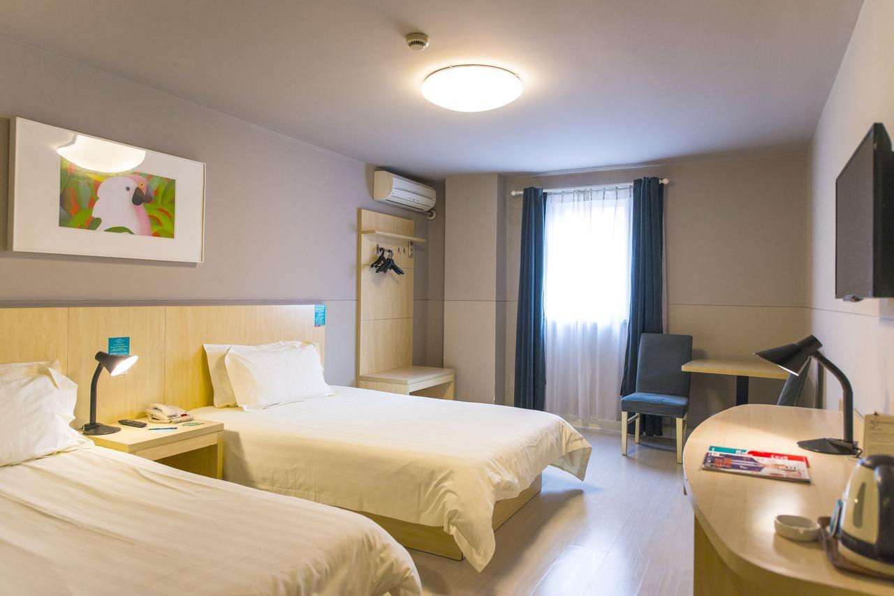 จินเจียง เมโทรโปโล เจิ้นเจียง เรลเวย์สเตชั่น ว่านต้าพลาซา Hotel ภายนอก รูปภาพ