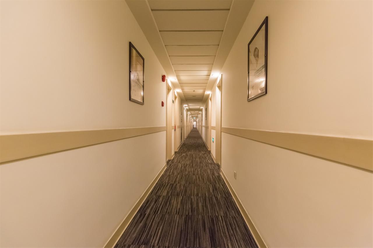 จินเจียง เมโทรโปโล เจิ้นเจียง เรลเวย์สเตชั่น ว่านต้าพลาซา Hotel ภายนอก รูปภาพ