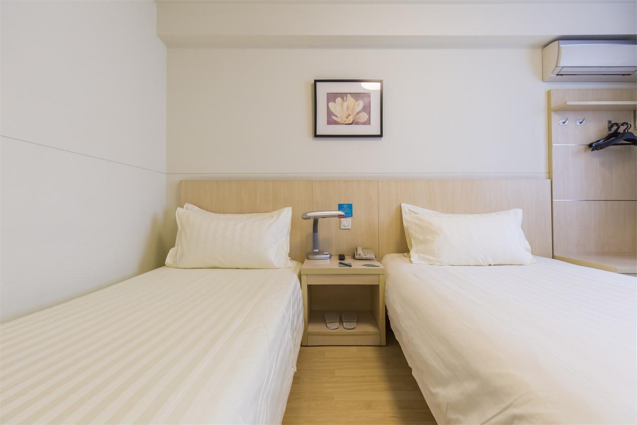 จินเจียง เมโทรโปโล เจิ้นเจียง เรลเวย์สเตชั่น ว่านต้าพลาซา Hotel ภายนอก รูปภาพ