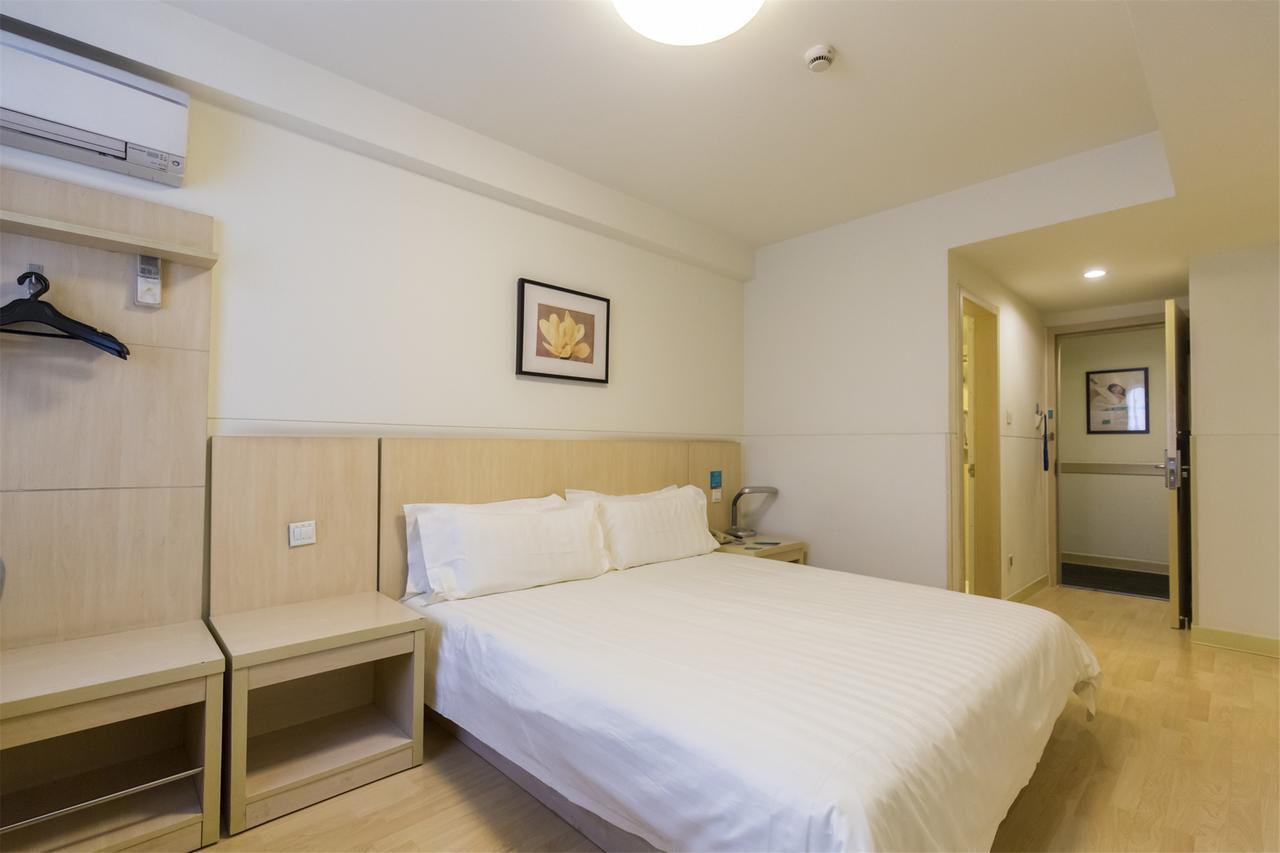จินเจียง เมโทรโปโล เจิ้นเจียง เรลเวย์สเตชั่น ว่านต้าพลาซา Hotel ภายนอก รูปภาพ