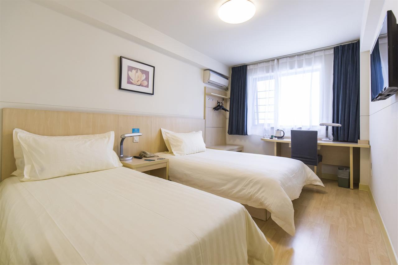 จินเจียง เมโทรโปโล เจิ้นเจียง เรลเวย์สเตชั่น ว่านต้าพลาซา Hotel ภายนอก รูปภาพ
