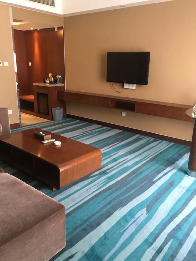 จินเจียง เมโทรโปโล เจิ้นเจียง เรลเวย์สเตชั่น ว่านต้าพลาซา Hotel ภายนอก รูปภาพ