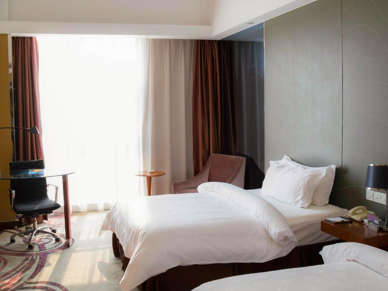 จินเจียง เมโทรโปโล เจิ้นเจียง เรลเวย์สเตชั่น ว่านต้าพลาซา Hotel ภายนอก รูปภาพ